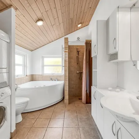 Rekke - 300m To The Fjord By Interhome