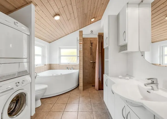 Rekke - 300m To The Fjord By Interhome